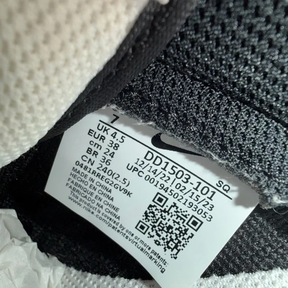 NIKE•black/white women’s dunk low leather sneakers 7 EUC - Picture 6 of 8